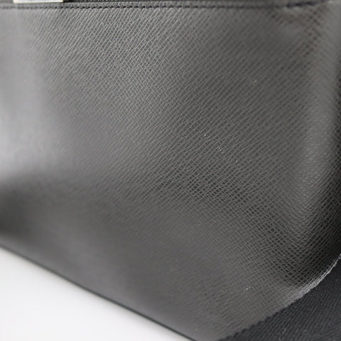Pre-Owned #2981 Louis Vuitton Taiga Anton Messenger PM Crossbody Bag M33426